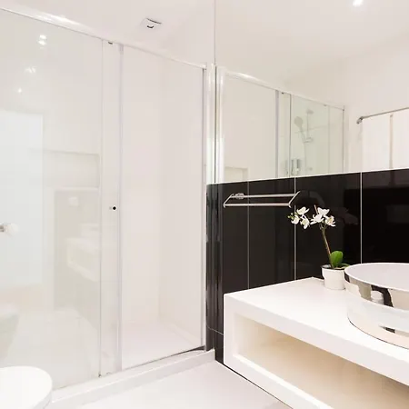 Bright Apt With Patio In Center! Lisbon