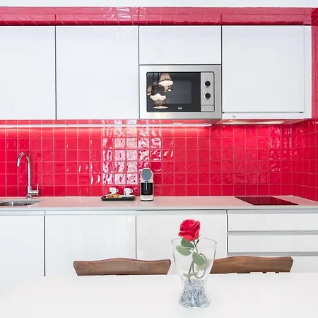 Appartement Bright Apt With Patio In Center!