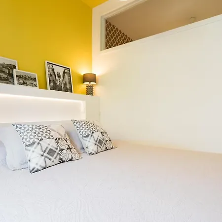 Bright Apt With Patio In Center! Apartment Lisbon