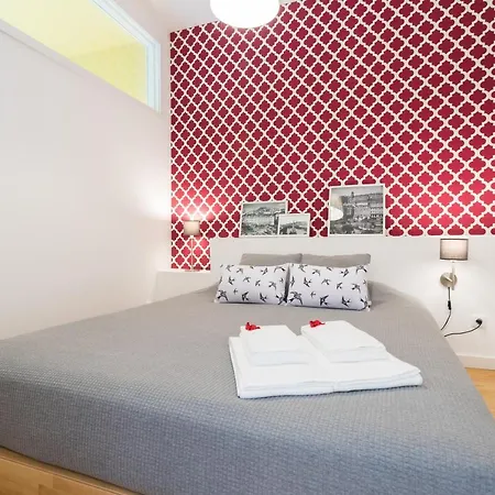 Bright Apt With Patio In Center! 公寓 *
